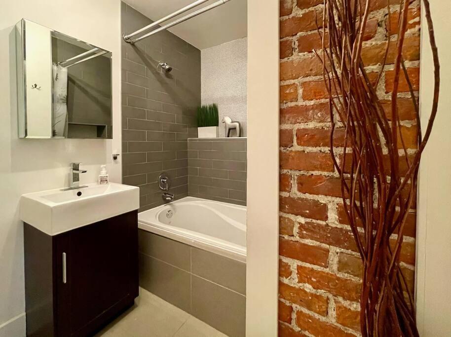 Le 215 - Logement A Saint-Jean-Baptiste ケベックシティ エクステリア 写真